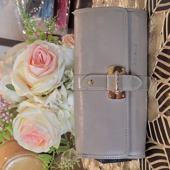 Authentic Louis Vuitton Suhali wallet - Picture 1 of 11
